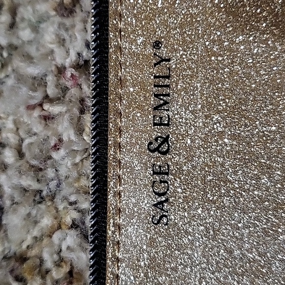 Sage & Emily gold sparkle pouch - Picture 2 of 4